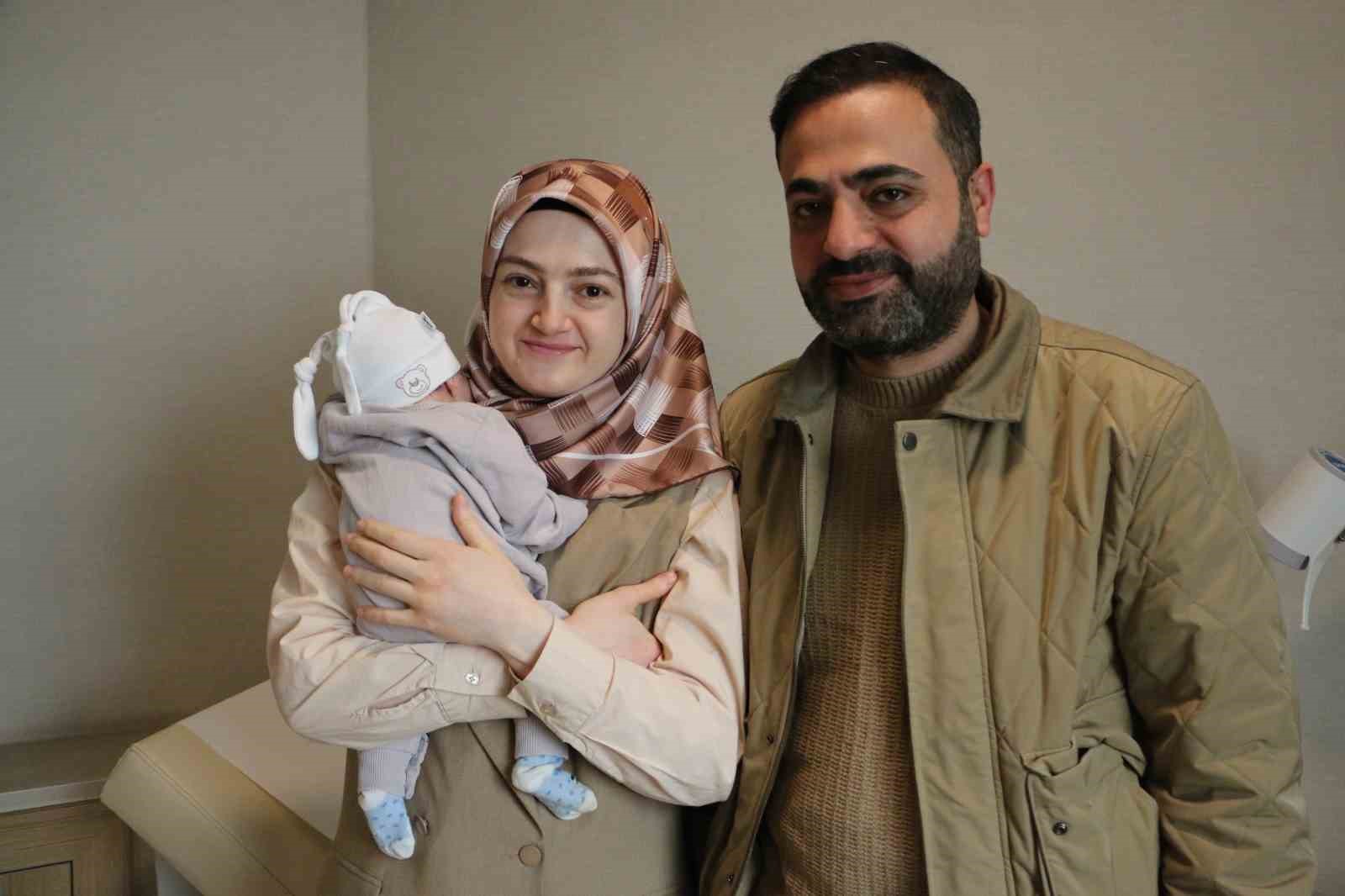 D&uuml;nyada 5 binde bir g&ouml;r&uuml;l&uuml;yor: Yemek borusu kapalı doğan bebek, ameliyat ile sağlığına kavuştu
