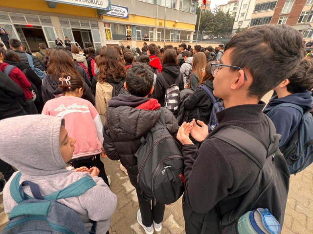 Kahramanmaraş&rsquo;ta &ouml;ğrenciler, saldırıda hayatını kaybedenler i&ccedil;in dua etti