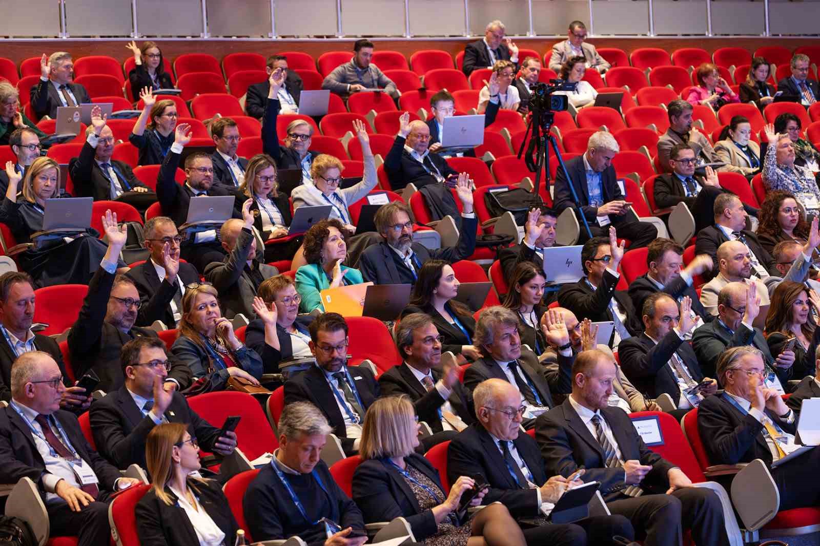 Rekt&ouml;r Hacım&uuml;ft&uuml;oğlu, Avrupa &Uuml;niversiteler Birliği Konferansında stratejik anlaşmalara imza attı
