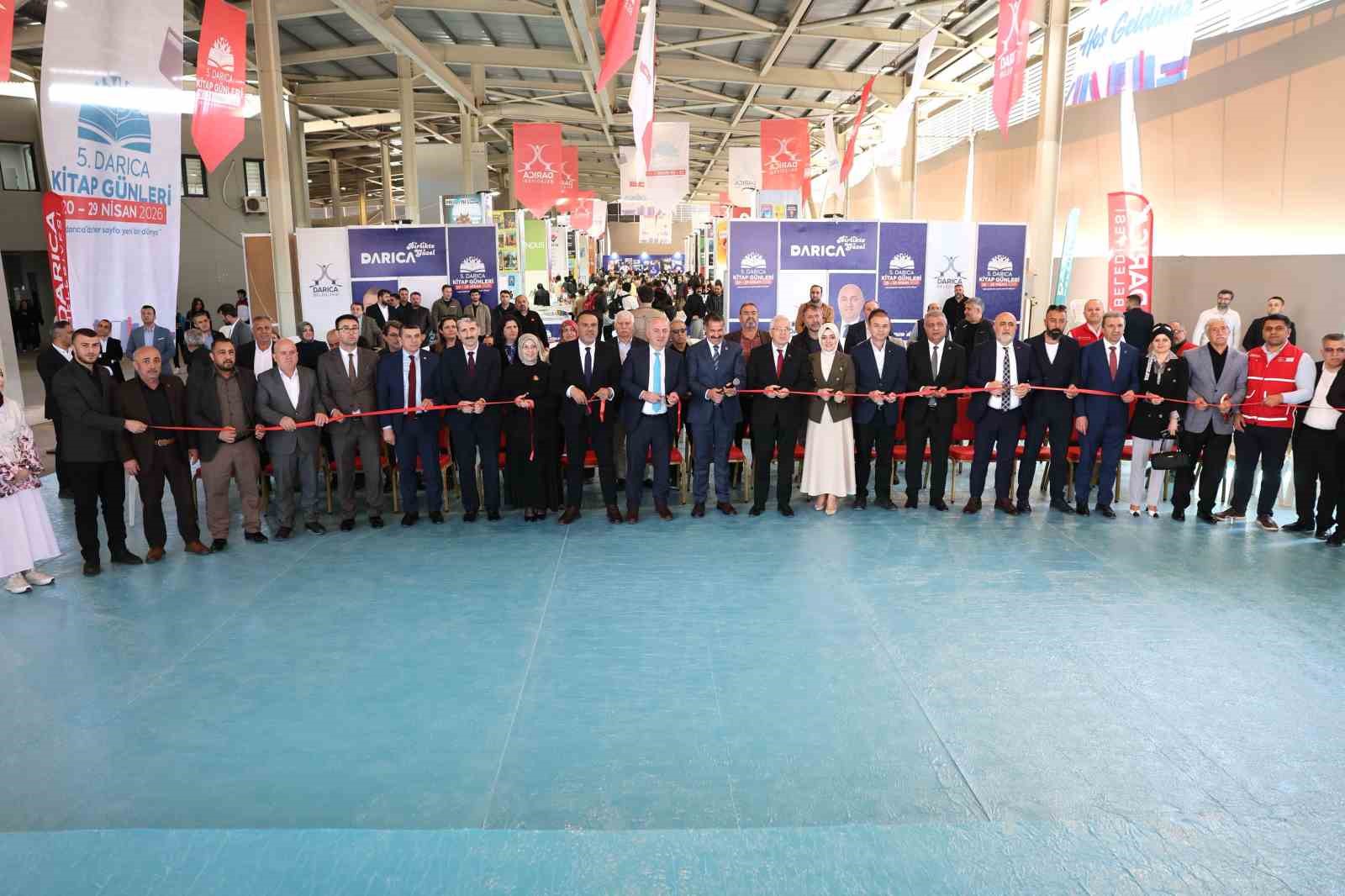 Darıca Kitap Fuarı kapılarını a&ccedil;tı
