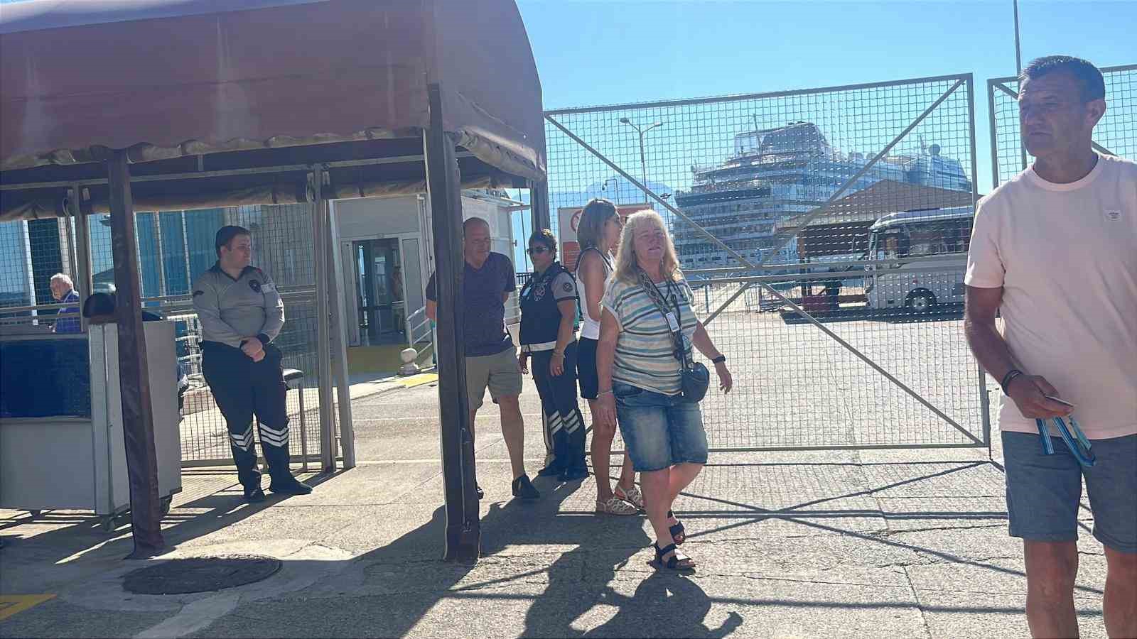 Alanya&rsquo;ya l&uuml;ks kruvaziyer ile 2 bin turist geldi
