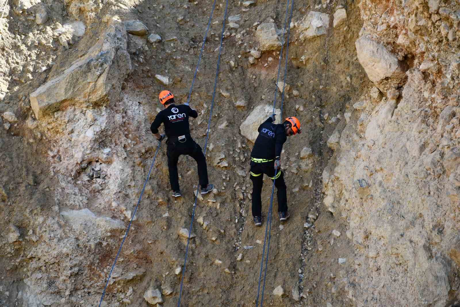 Akşehir&rsquo;de ger&ccedil;eği aratmayan arama kurtarma tatbikatı
