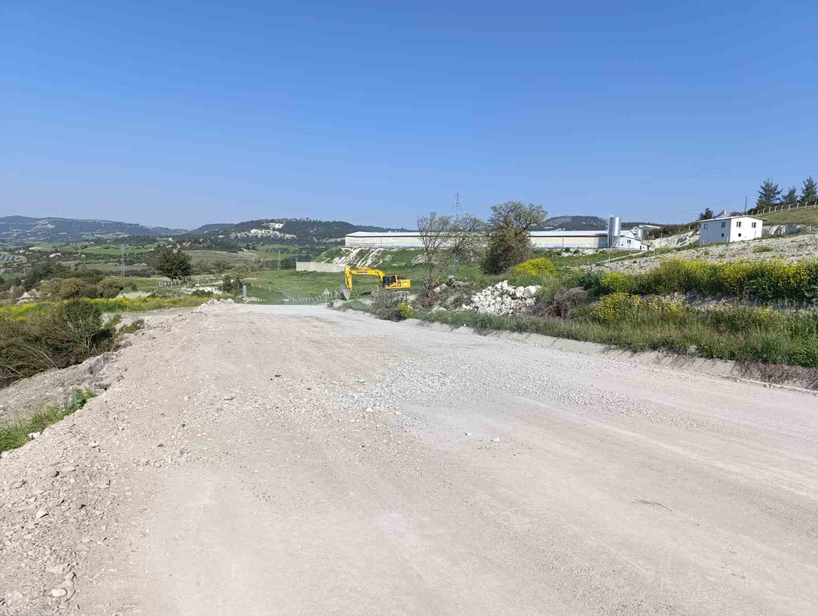 Kula-Selendi eski yolu yeniden ulaşıma a&ccedil;ıldı
