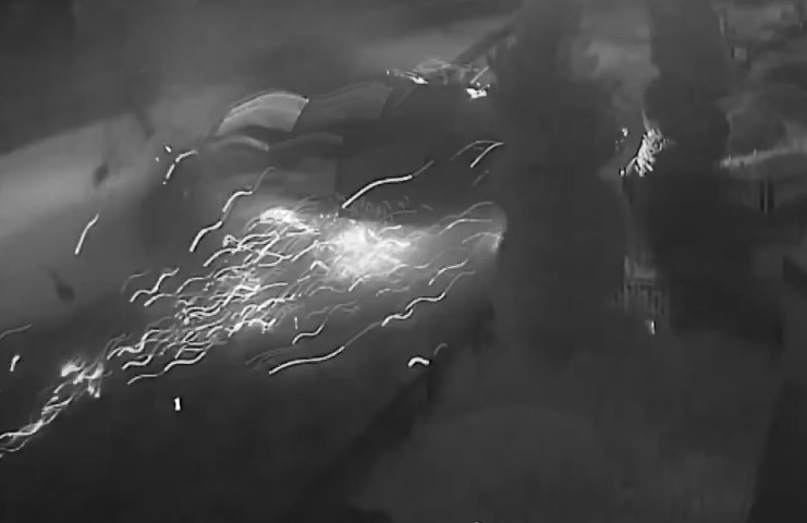 İki aracın yarış iddiası feci kazayla son buldu: 1 kişi yaralandı, 3 ara&ccedil; hasar g&ouml;rd&uuml;