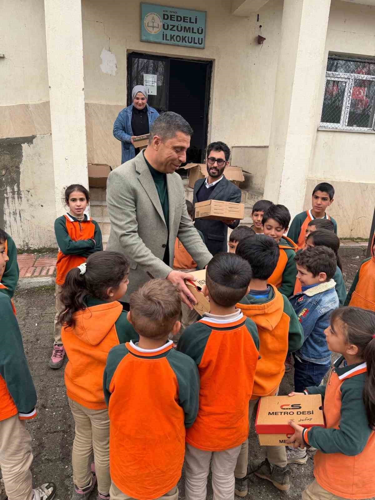 Başkan Durak &ouml;ğrencilerle buluştu.
