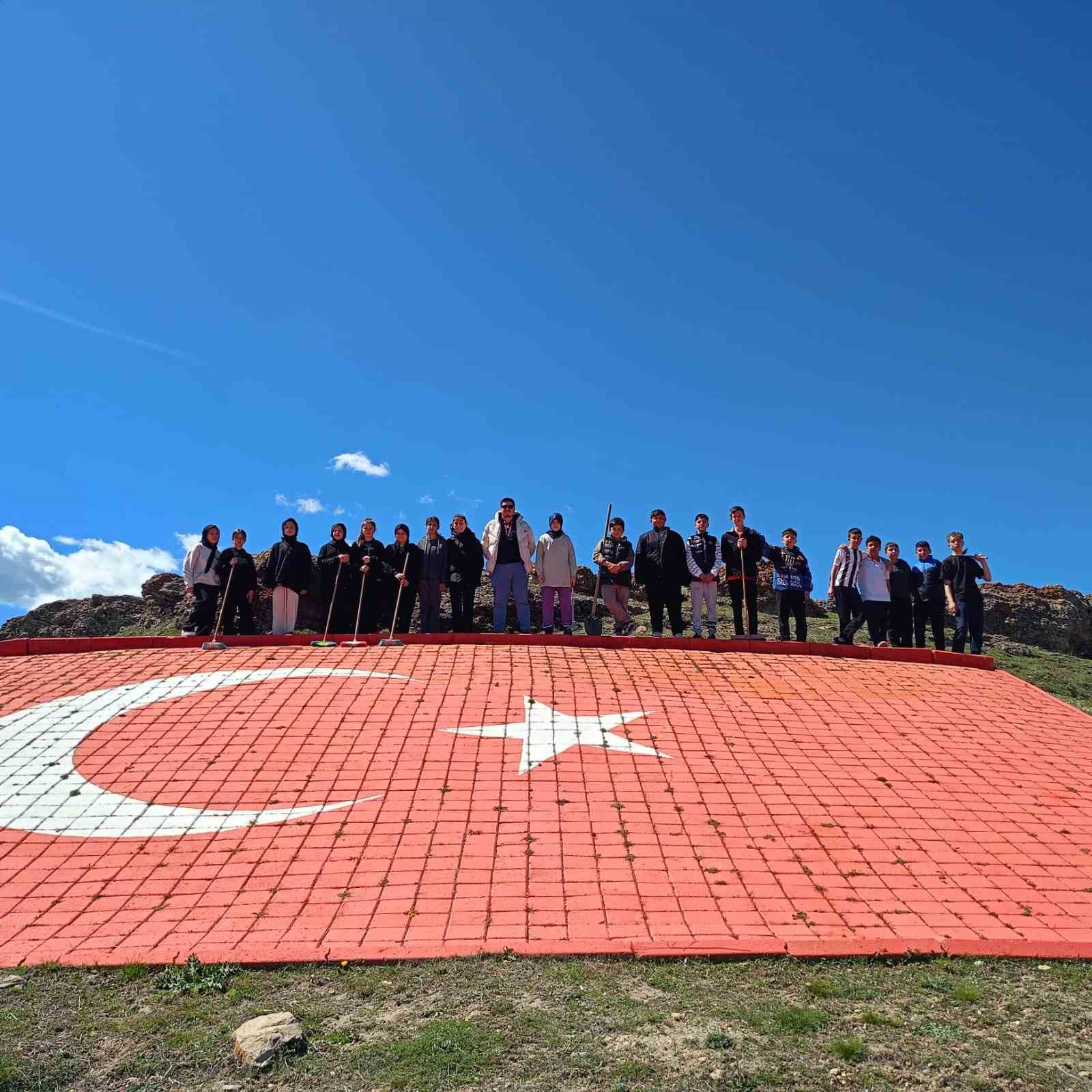 Seyit&ouml;mer Ortaokulu &ouml;ğrencilerinden anlamlı 23 Nisan davranışı
