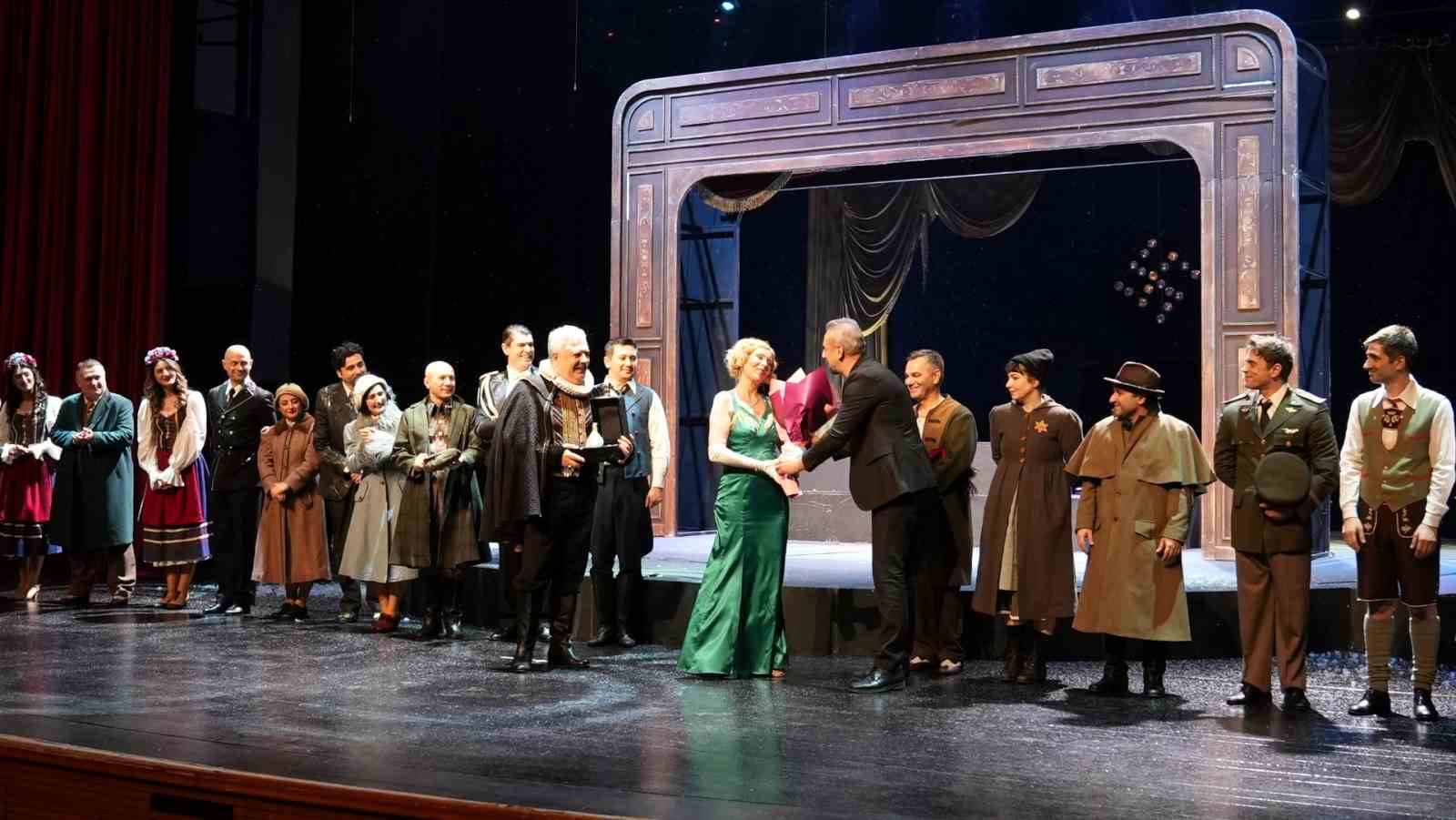 &Ouml;d&uuml;ll&uuml; oyun Bursa&rsquo;daki festivalde sahnelendi
