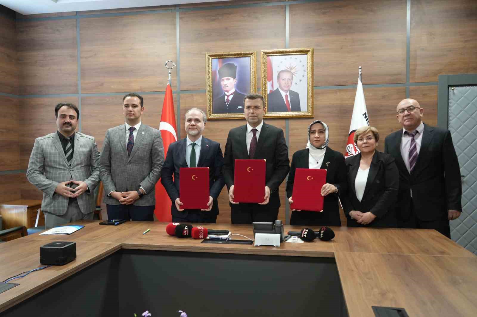 Niğde&rsquo;de akran nezaketi ve aile i&ccedil;i iletişim i&ccedil;in kurumlardan g&uuml;&ccedil; birliği
