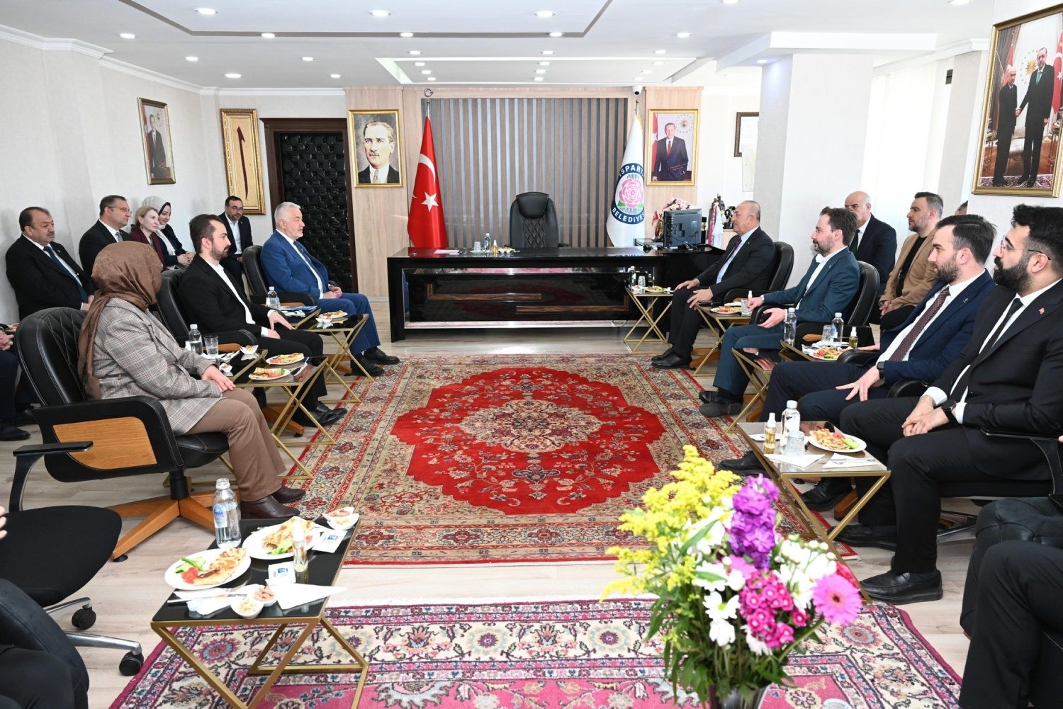 &Ccedil;avuşoğlu: "D&uuml;nyanın sorunlarını &ccedil;&ouml;zmek i&ccedil;in bizim gibi y&uuml;kselen &uuml;lkelere &ouml;nemli g&ouml;revler d&uuml;ş&uuml;yor"
