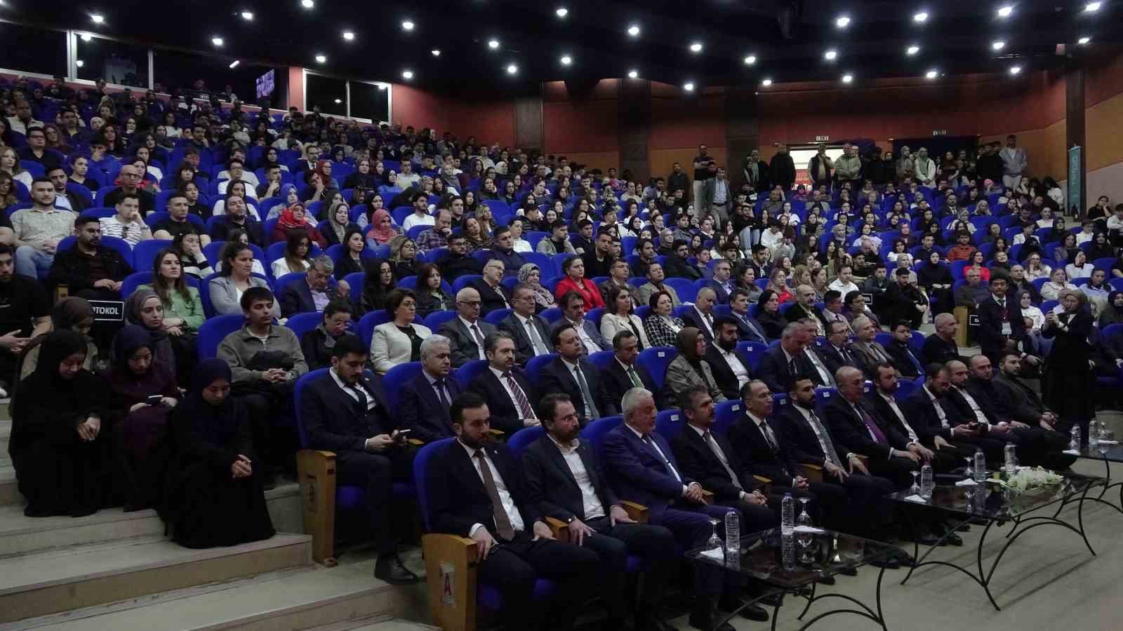 Mevl&uuml;t &Ccedil;avuşoğlu, "M&uuml;sl&uuml;man &uuml;lkelere karşı kurulan ittifaklara biz de boş durmuyoruz"
