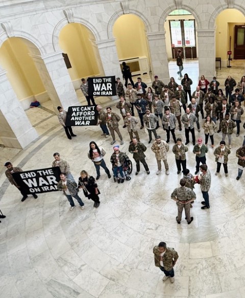 ABD Kongresinde İran savaşını protesto eden gazilere g&ouml;zaltı