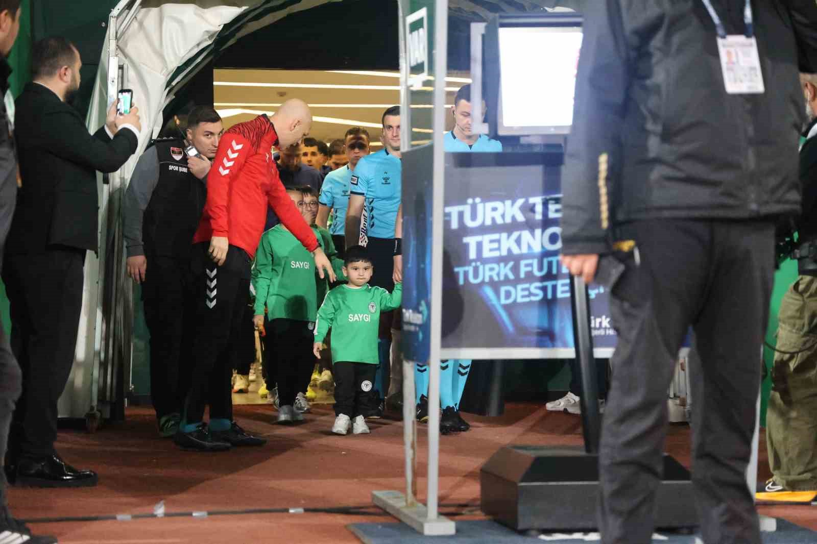 Tavaslı minik Mehmet i&ccedil;in Konyaspor-Fenerbah&ccedil;e ma&ccedil;ının seremonisinde farkındalık oluşturuldu
