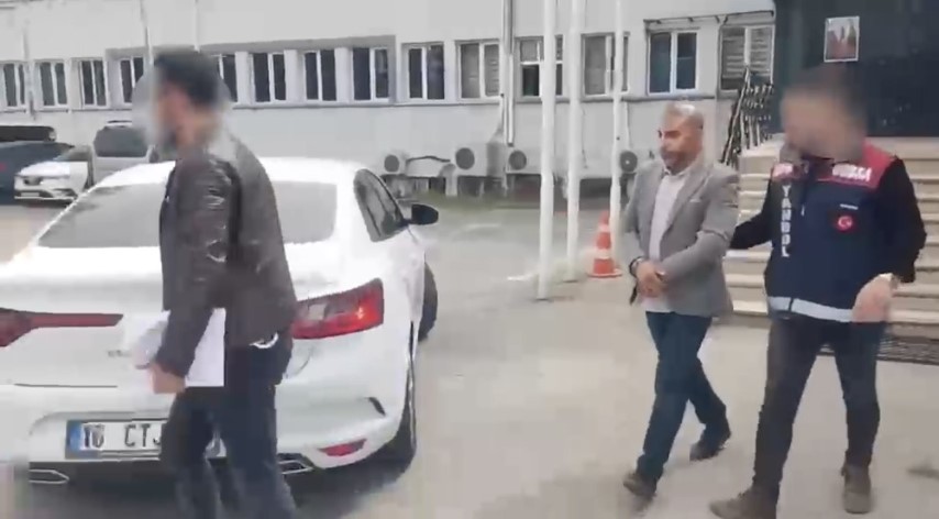 Sahte savcı ve polis şebekesi yaşlı &ccedil;iftin 2 milyonluk ziynet eşyalarını &ccedil;aldı