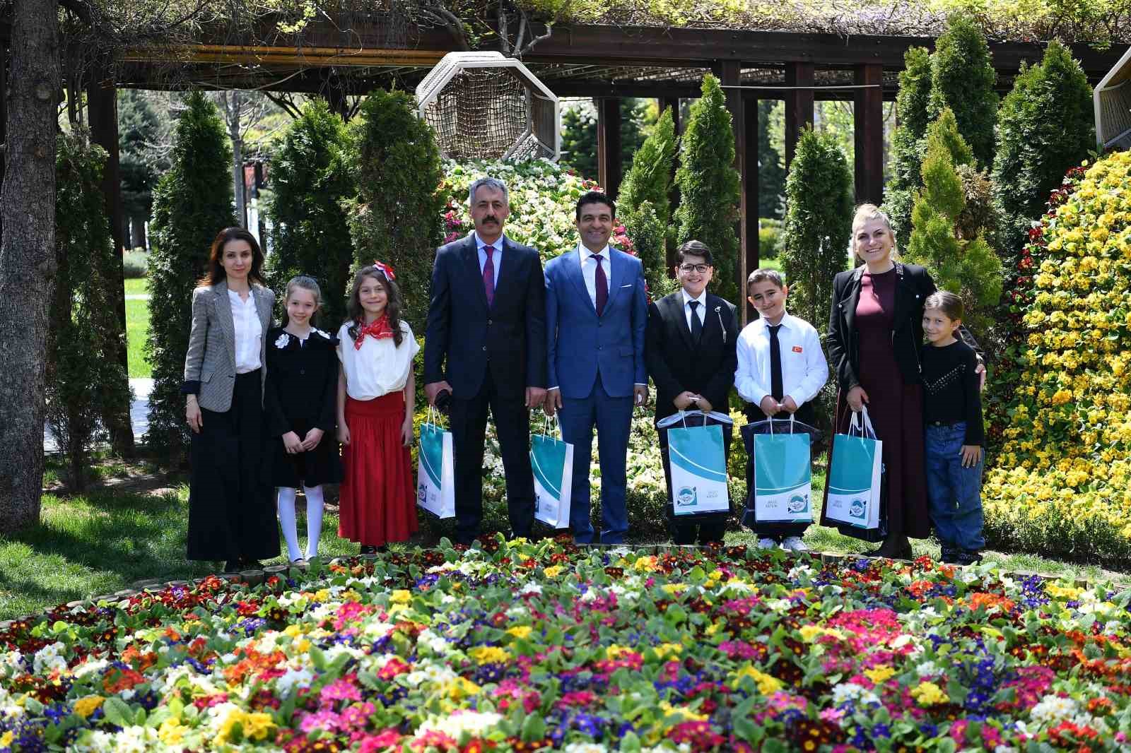 B&uuml;y&uuml;kşehir&rsquo;de başkanlık koltuğuna minik Zeynep oturdu
