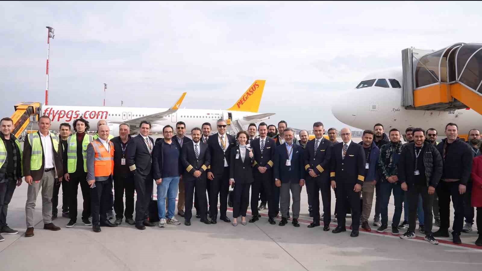 İran&rsquo;da mahsur kalan Pegasus u&ccedil;ağı 52 g&uuml;n sonra Sabiha G&ouml;k&ccedil;en&rsquo;de alkışlarla karşılandı
