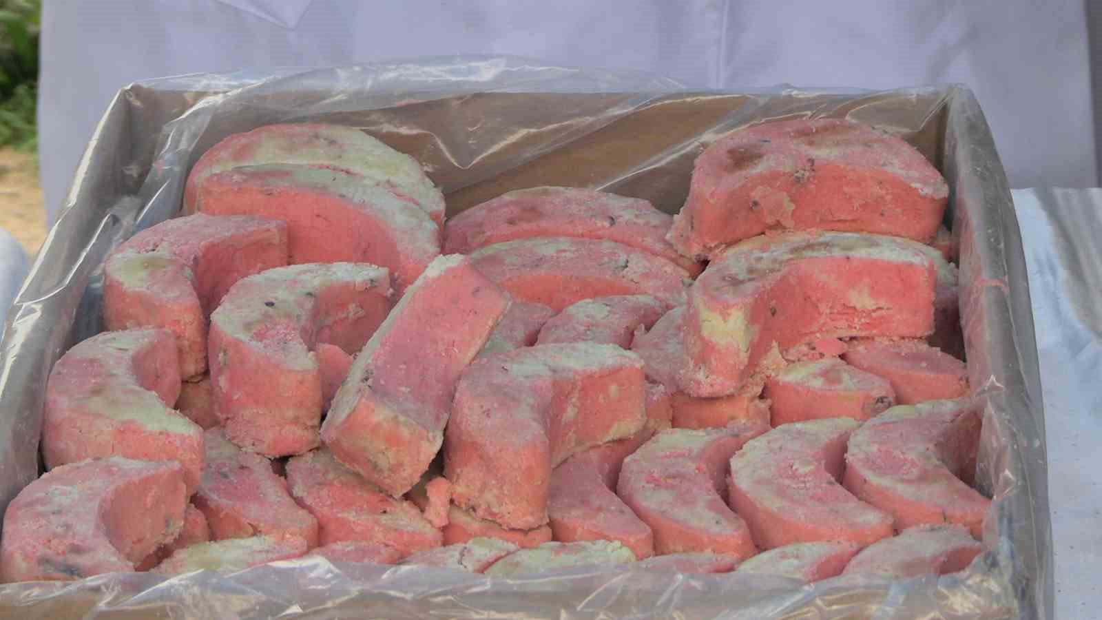 Edirne&rsquo;de vatandaşlara 22 kilo Kakava kurabiyesi ikram edildi
