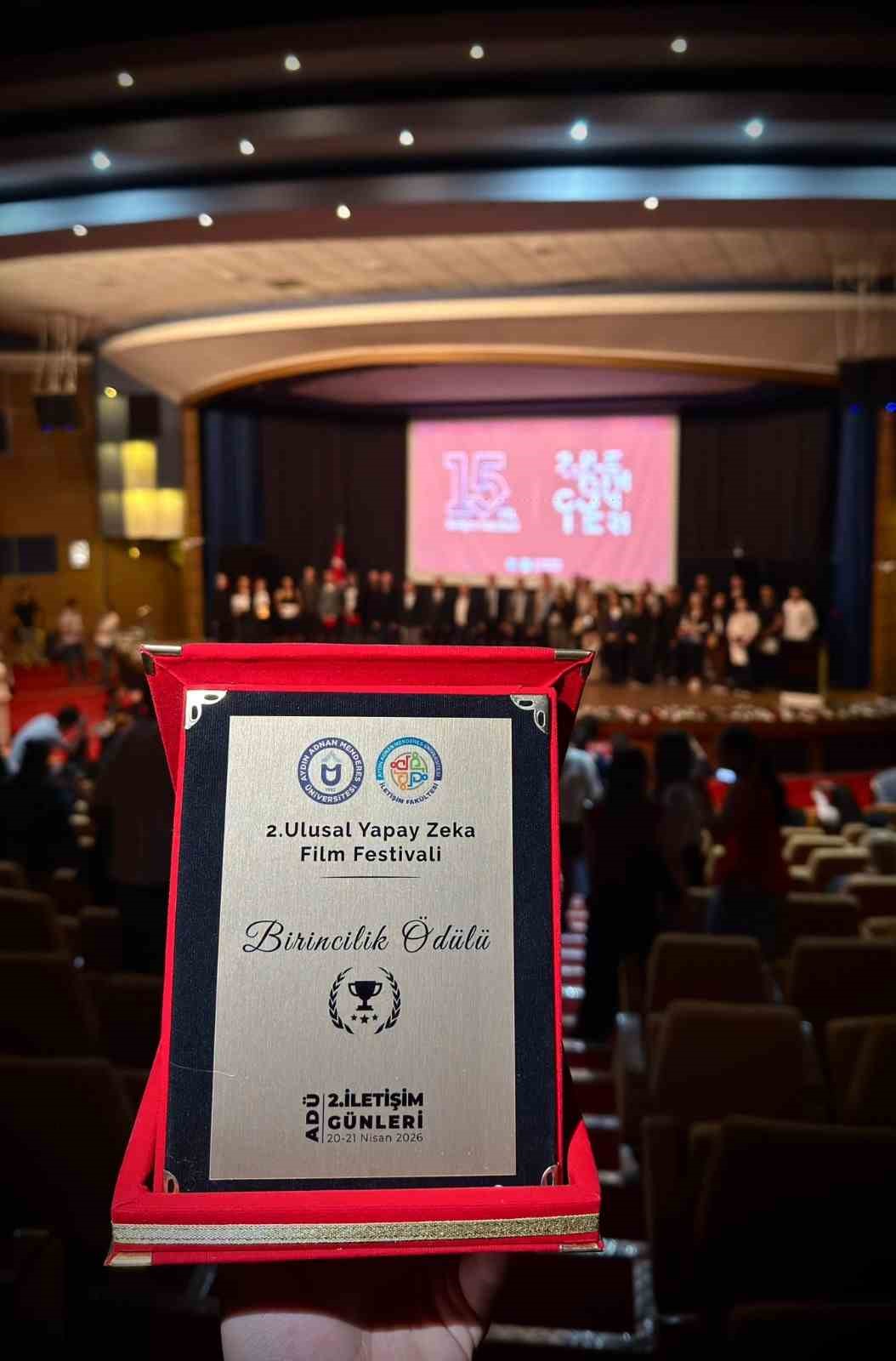 &Ouml;d&uuml;l&uuml;n&uuml; Filistin&rsquo;e ithaf etti
