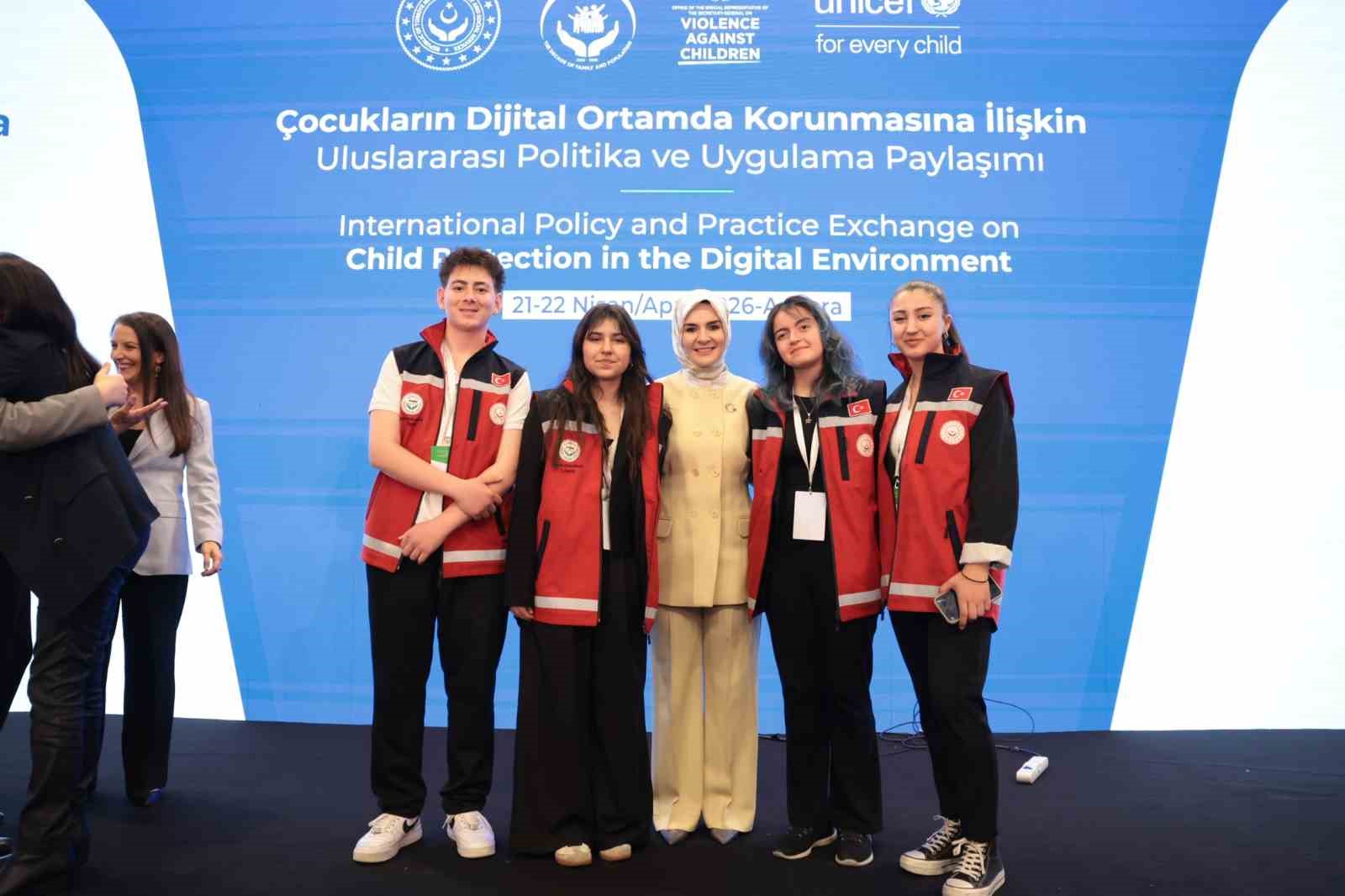 Bakan G&ouml;ktaş: "&Ccedil;ocukların dijital d&uuml;nyada g&uuml;&ccedil;lendirilmesine y&ouml;nelik k&uuml;resel iş birliğimizi ortak zeminde pekiştirdik"
