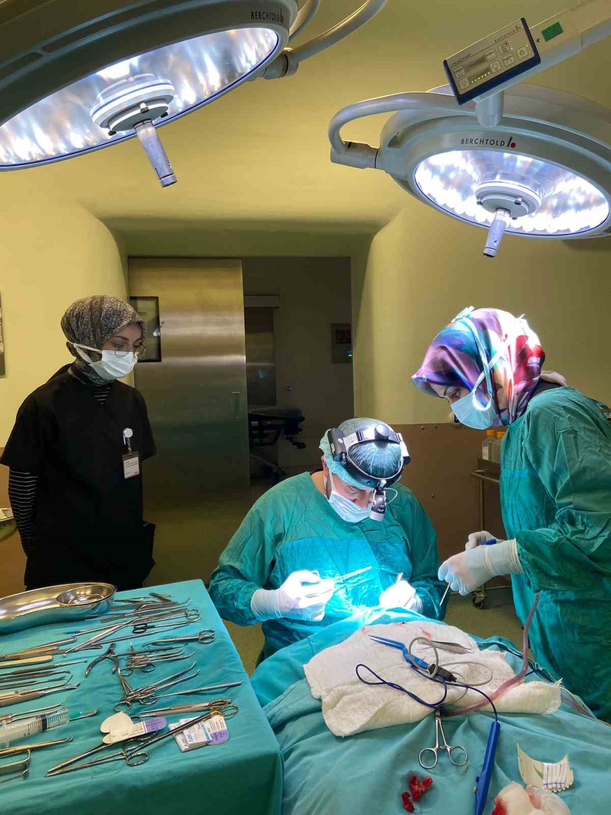 Erzurum Şehir Hastanesi&rsquo;nde bir ilk: Kumsal bebek şifa buldu
