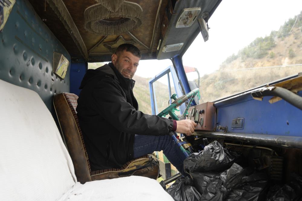Evinin &ouml;n&uuml;nde odunluk olarak kullandığı kamyonu İstanbul&rsquo;da ceza yedi