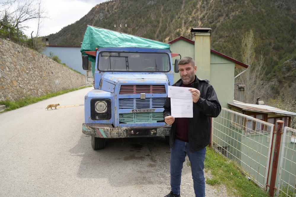 Evinin &ouml;n&uuml;nde odunluk olarak kullandığı kamyonu İstanbul&rsquo;da ceza yedi