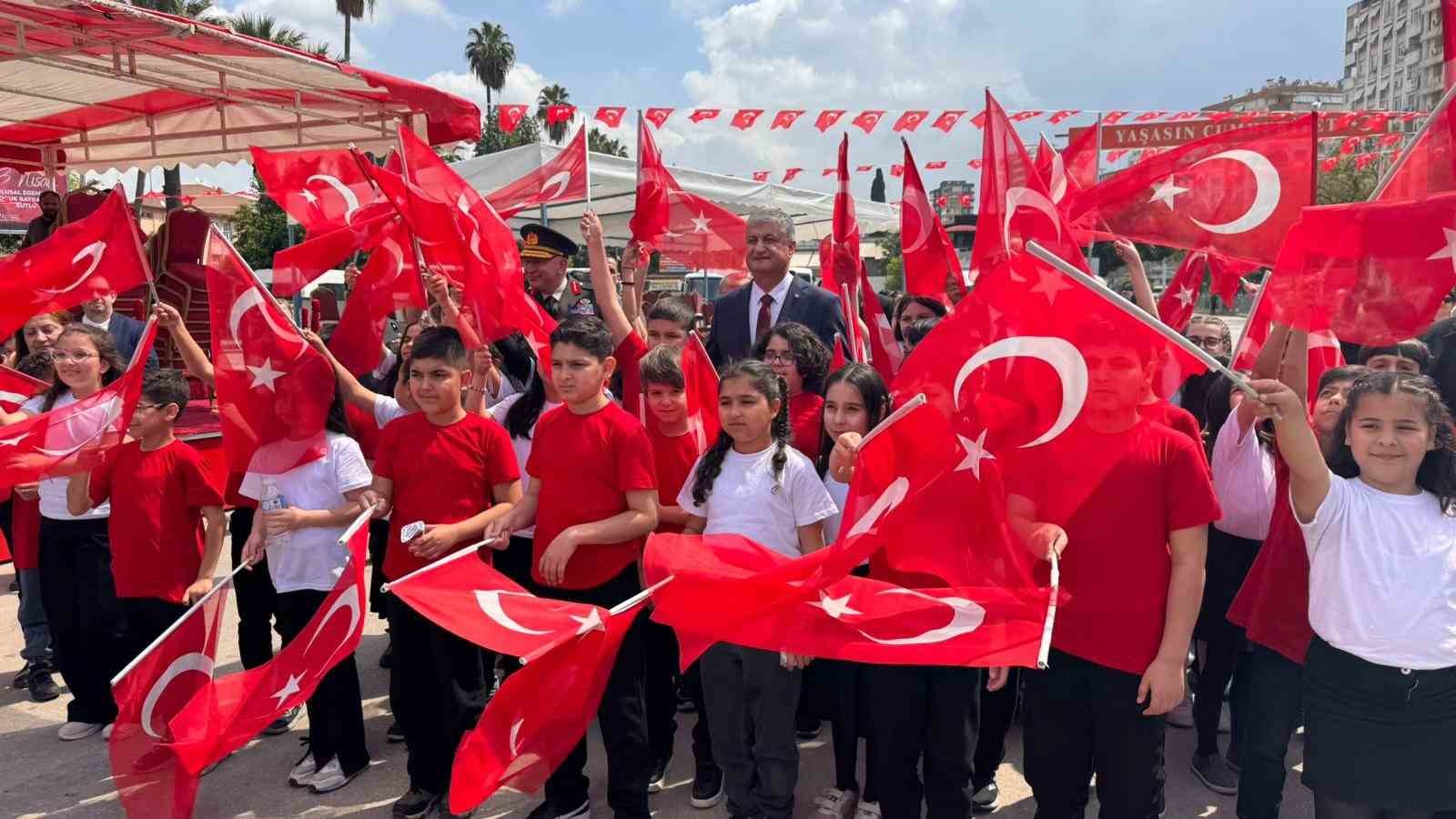 Adana&rsquo;da 23 Nisan Ulusal Egemenlik ve &Ccedil;ocuk Bayramı coşkuyla kutlandı

