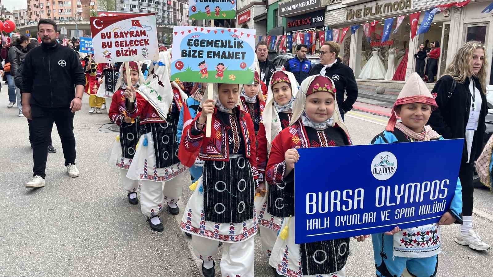 23 Nisan korteji renkli g&ouml;r&uuml;nt&uuml;lere sahne oldu
