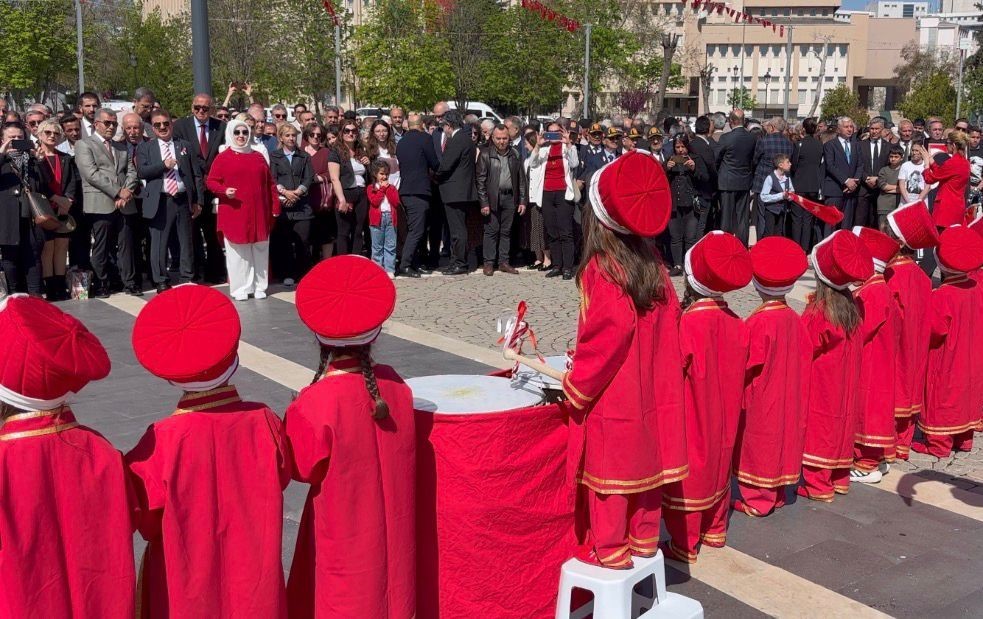 23 Nisan&rsquo;da CHP&rsquo;den tepki &ccedil;eken protesto