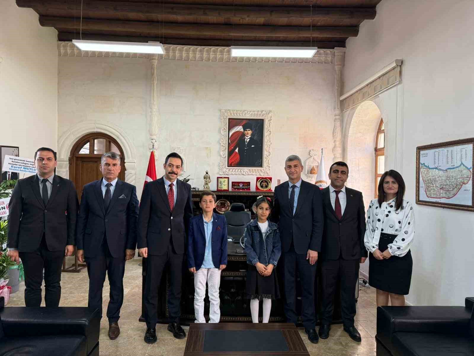 Gerc&uuml;ş&rsquo;te kaymakamlık makamı geleceğin teminatı &ccedil;ocuklara emanet
