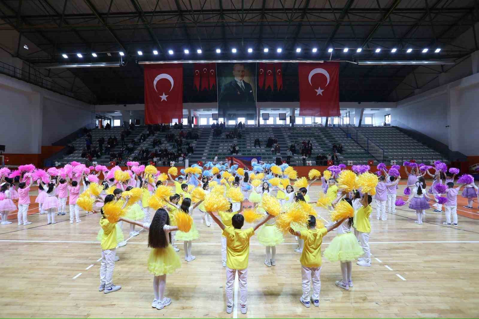 İneg&ouml;l&rsquo;de 23 Nisan coşkuyla kutlandı
