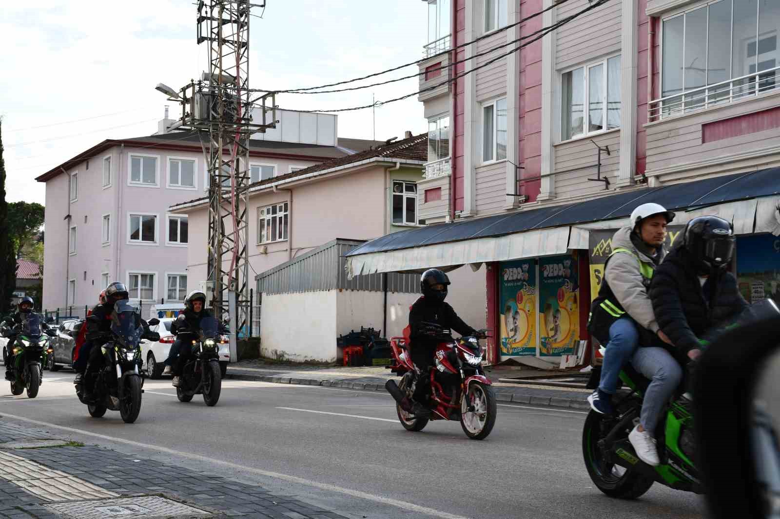 Vezirk&ouml;pr&uuml;&rsquo;de 23 Nisan&rsquo;da motosiklet korteji
