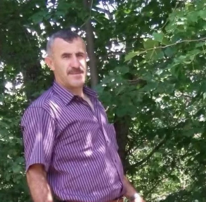 Kamyonetle &ccedil;arpışan Tofaş ikiye b&ouml;l&uuml;nd&uuml;, s&uuml;r&uuml;c&uuml; hayatını kaybetti