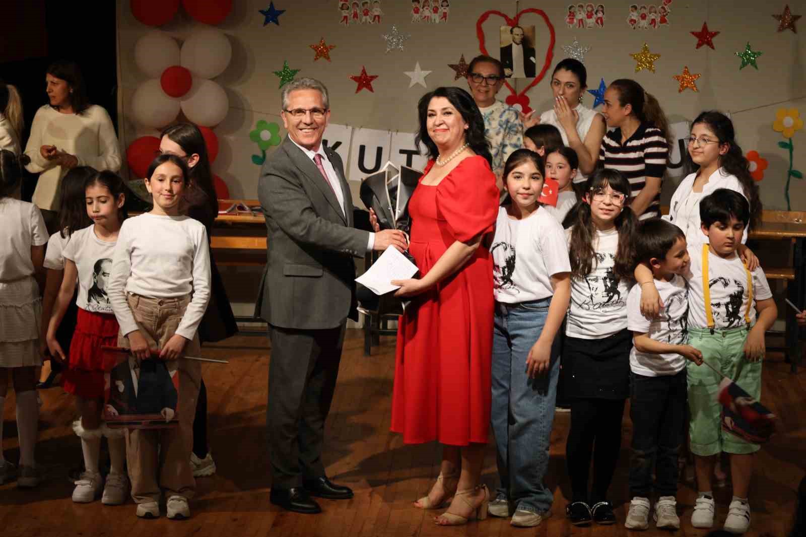 Nazilli&rsquo;de sahne minik oyuncuların oldu
