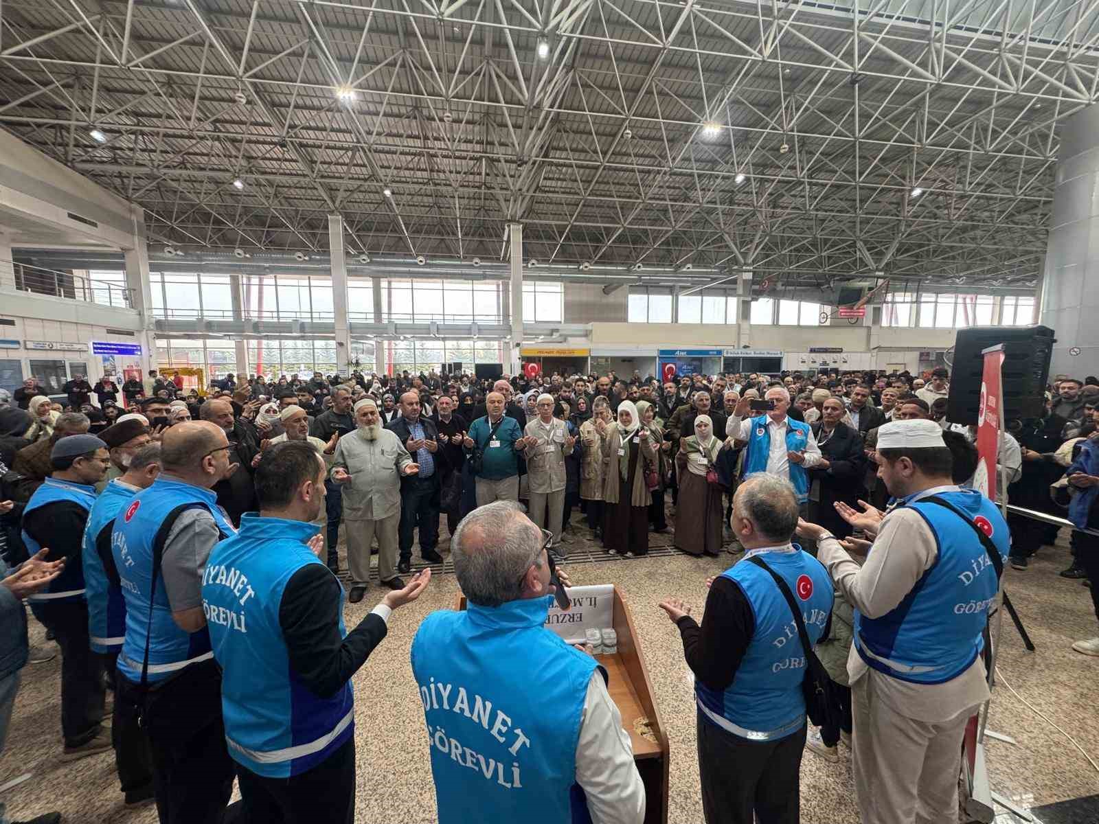Son hacı kafilesi de yola &ccedil;ıktı

