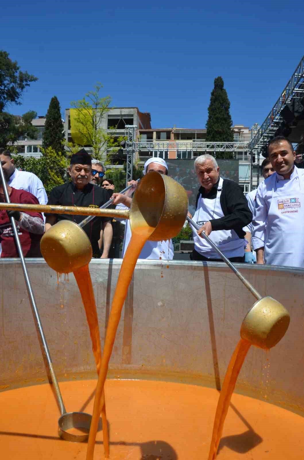 Dev tencereden 5 bin kişiye &ccedil;orba
