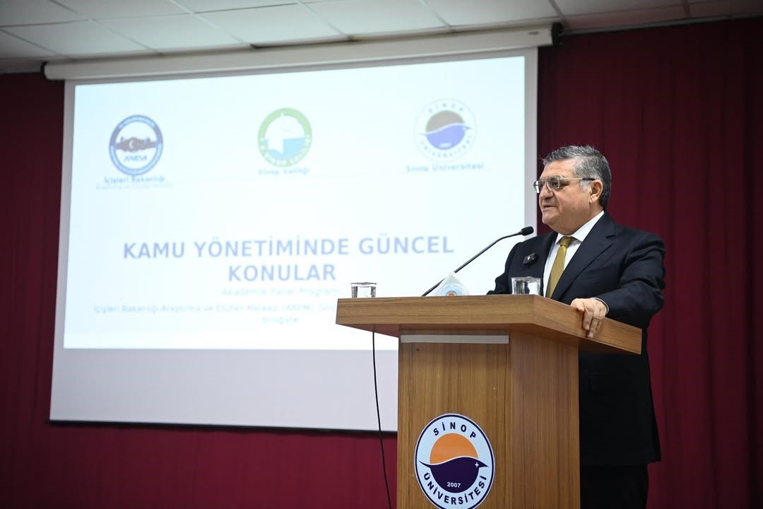 Sinop&rsquo;ta "Kamu Y&ouml;netiminde G&uuml;ncel Konular" paneli

