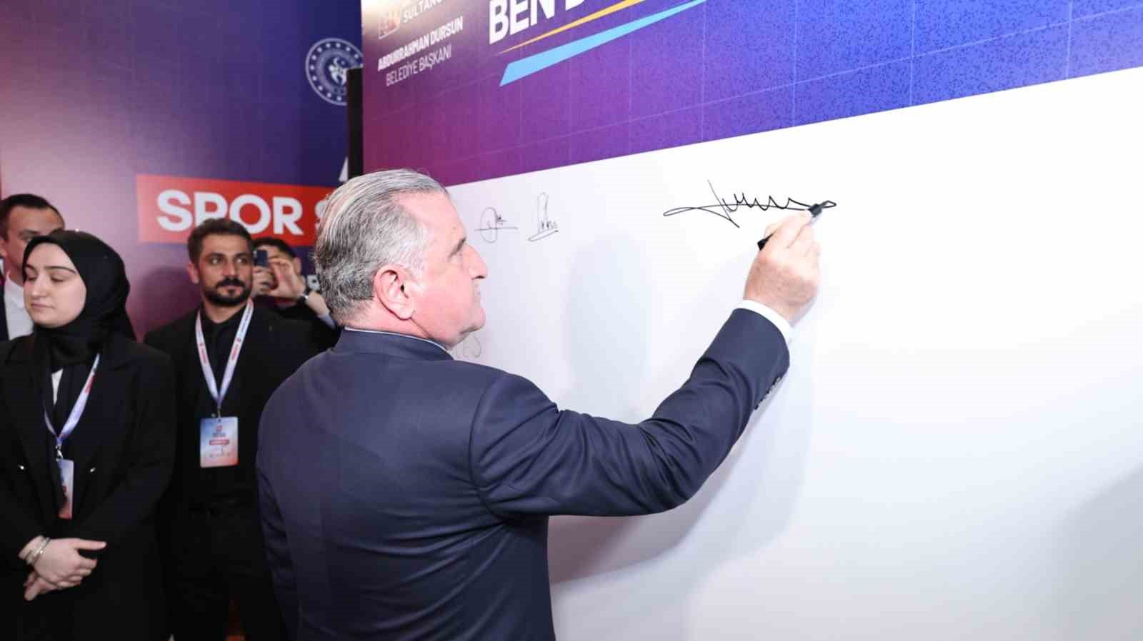 Gen&ccedil;lik ve Spor Bakanı Bak: "T&uuml;rkiye her haliyle spor &uuml;lkesi olma yolunda hızlıca ilerliyor"
