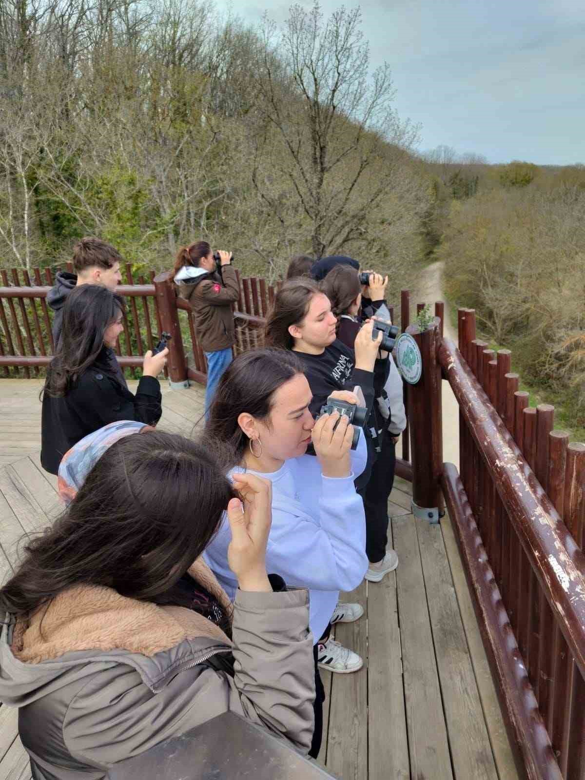 Kırklareli&rsquo;nde &ccedil;evreci &ouml;ğrenciler sahilde temizlik yaptı
