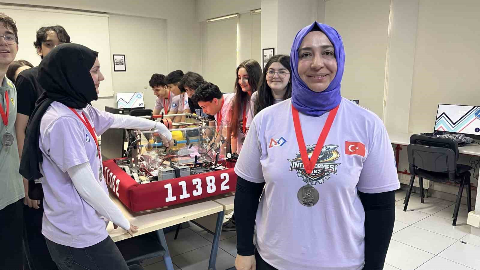 Uluslararası arenada Bursa&rsquo;yı temsil eden okul 2&rsquo;inci oldu
