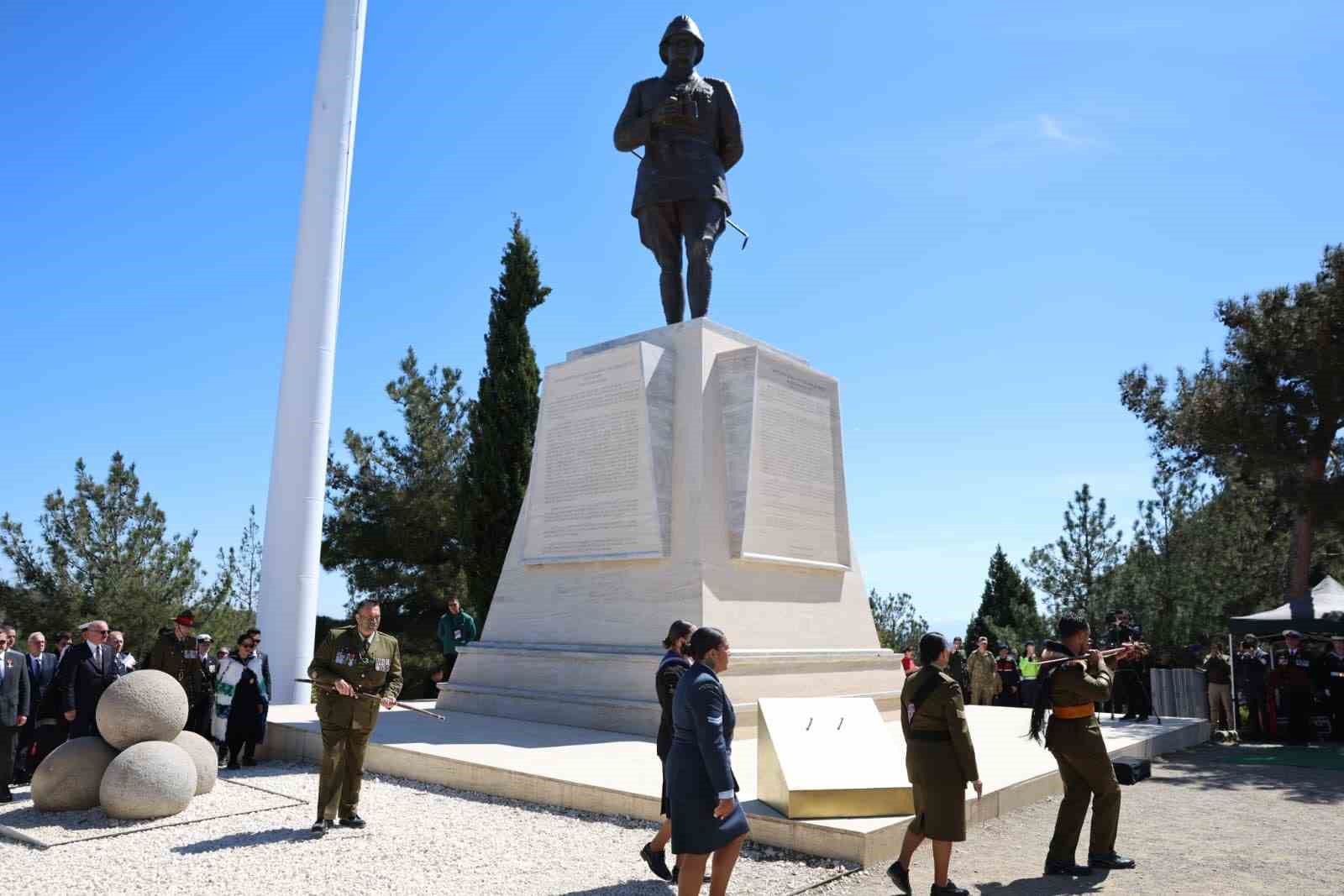 Yeni Zelanda askerleri, atalarını &rsquo;haka&rsquo; dansıyla andı
