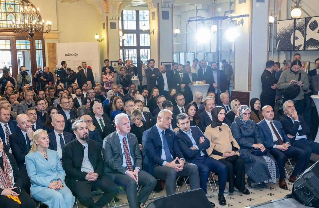 K&Uuml;ME M&uuml;tevelli Heyeti Başkanı Sel&ccedil;uk Bayraktar: "Medeniyet m&uuml;cadelemizi sanatın aydınlığıyla yeni bir menzile ulaştırıyoruz"
