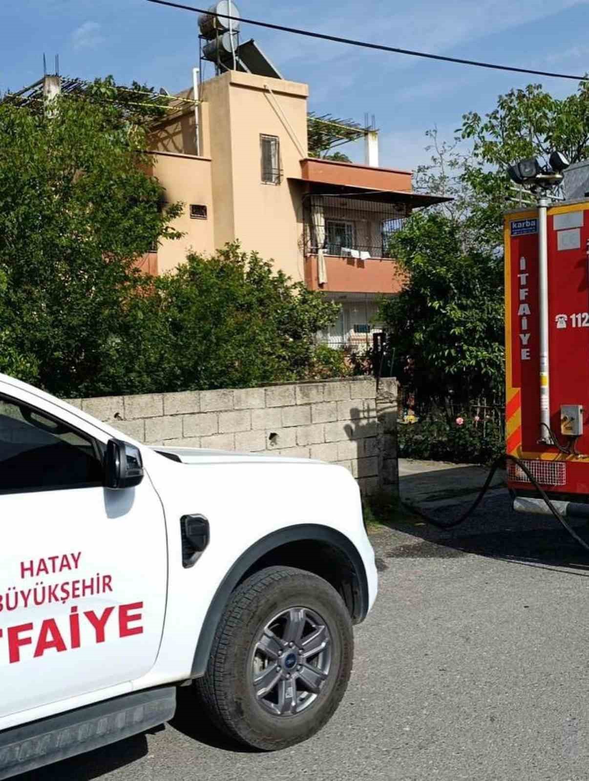 D&ouml;rtyol&rsquo;da apartman dairesi alevlere teslim oldu
