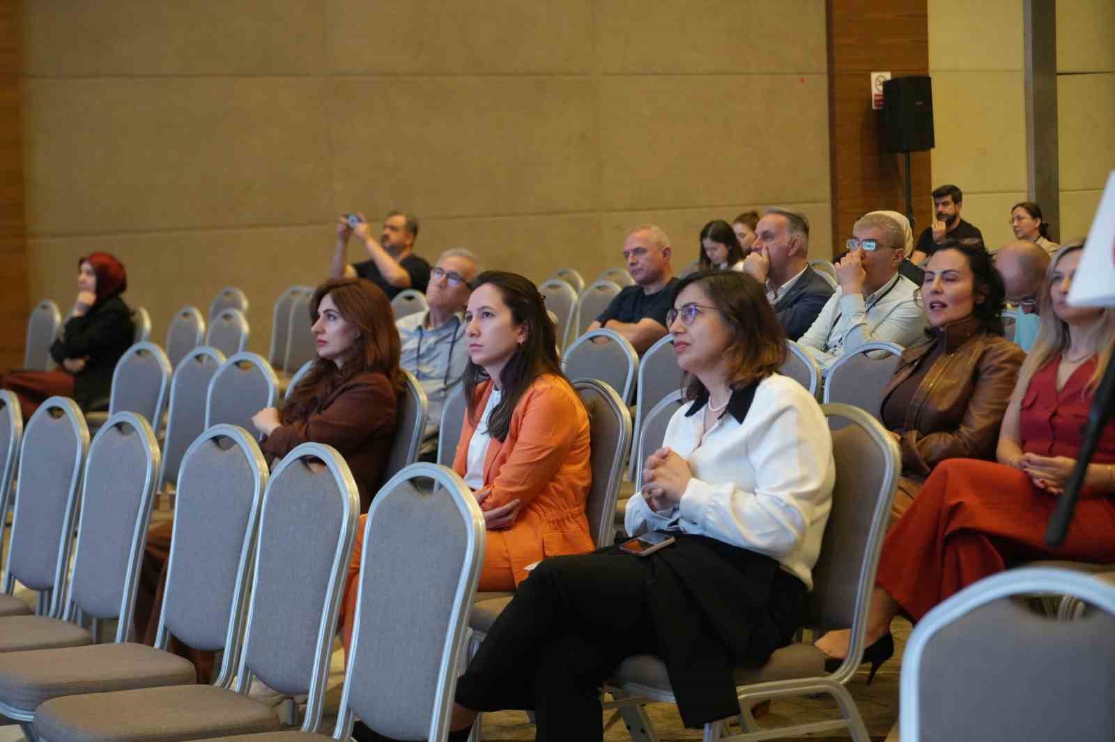 T&uuml;rk Tıbbi Onkoloji Kongresi Antalya&rsquo;da d&uuml;zenlendi: Onkologlardan kemoterapi mesajı
