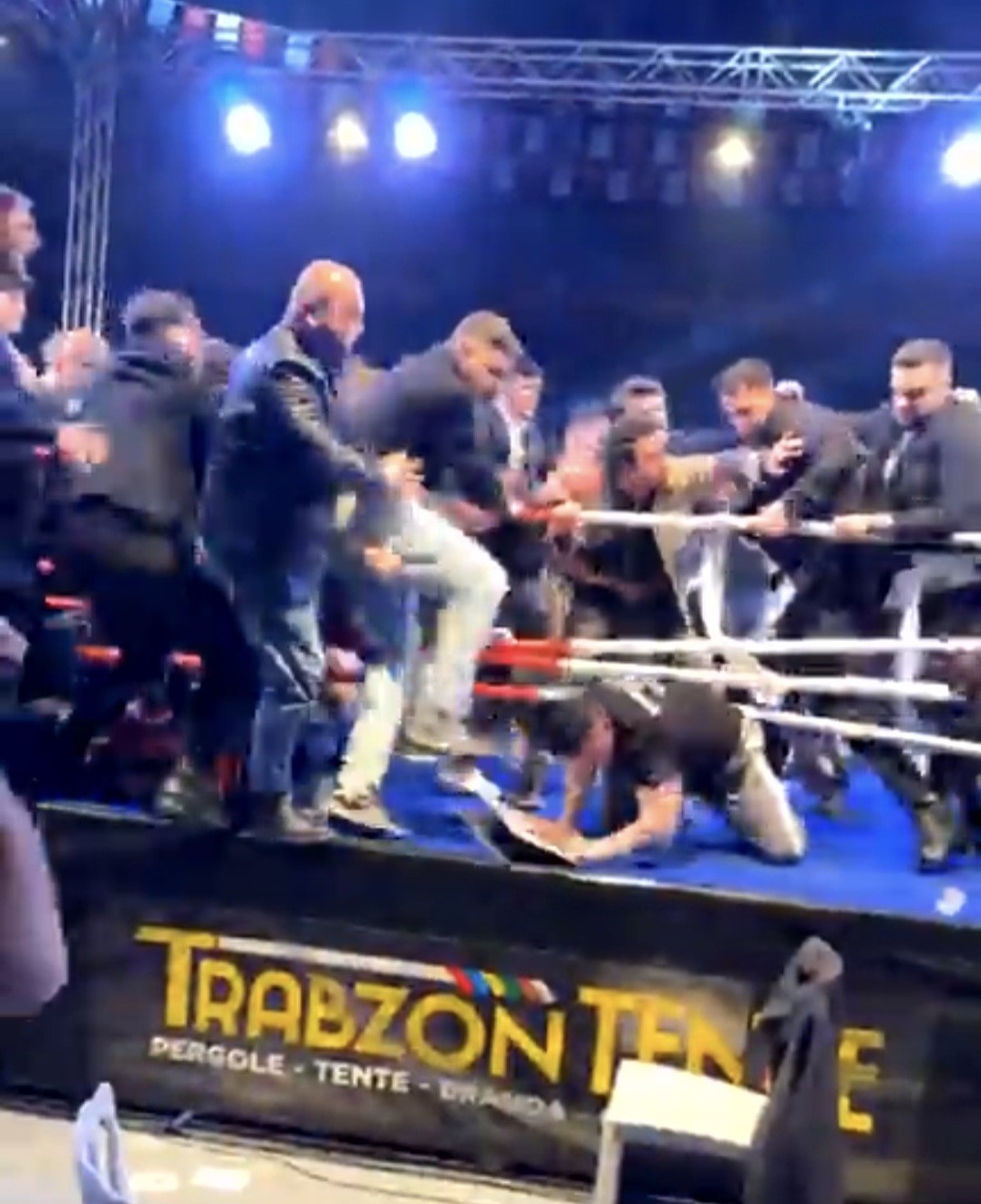 Trabzon&rsquo;da hafif sıklet ma&ccedil;ında kavga
