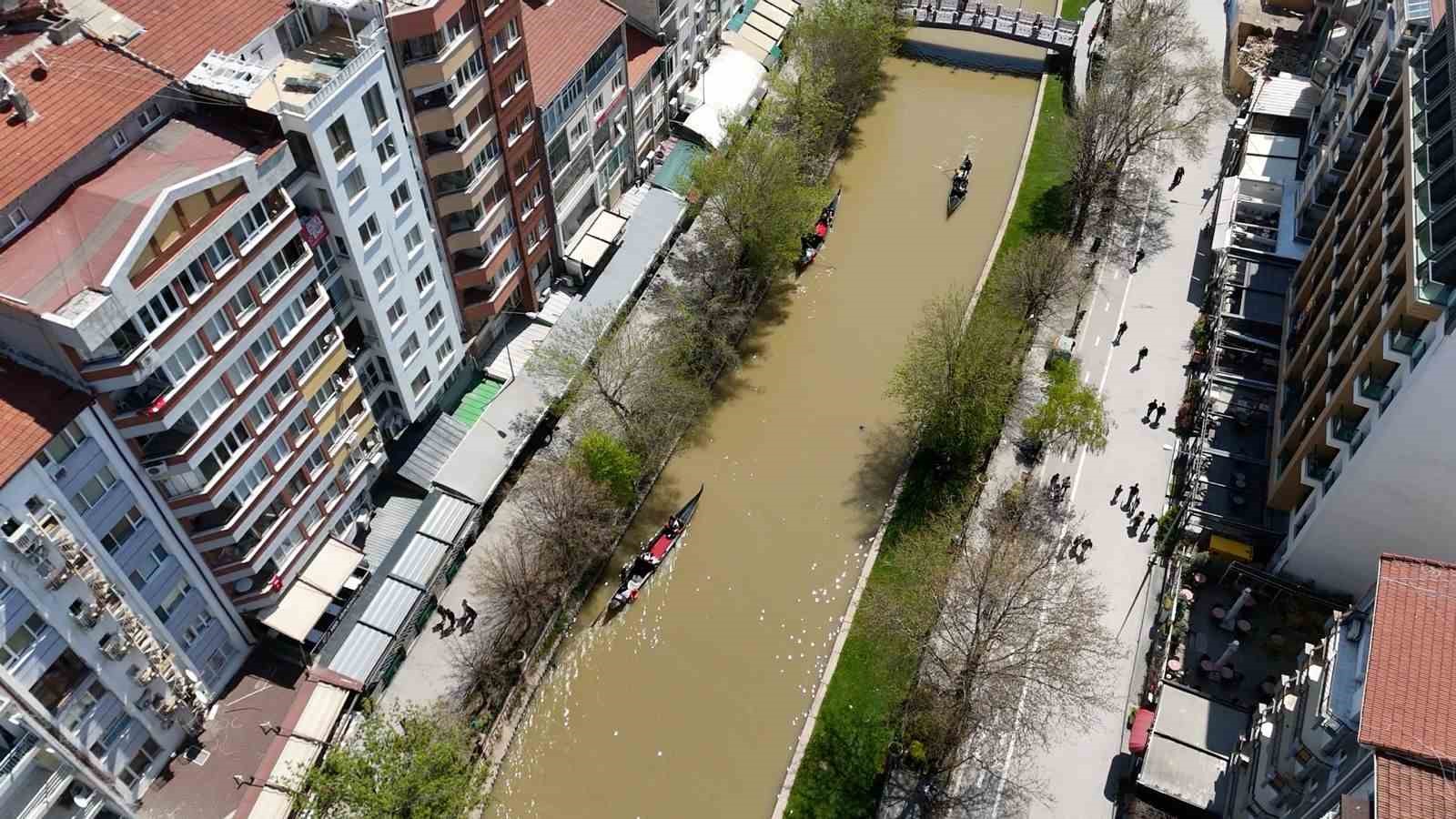 Porsuk &Ccedil;ayı kahverengiye d&ouml;nd&uuml;
