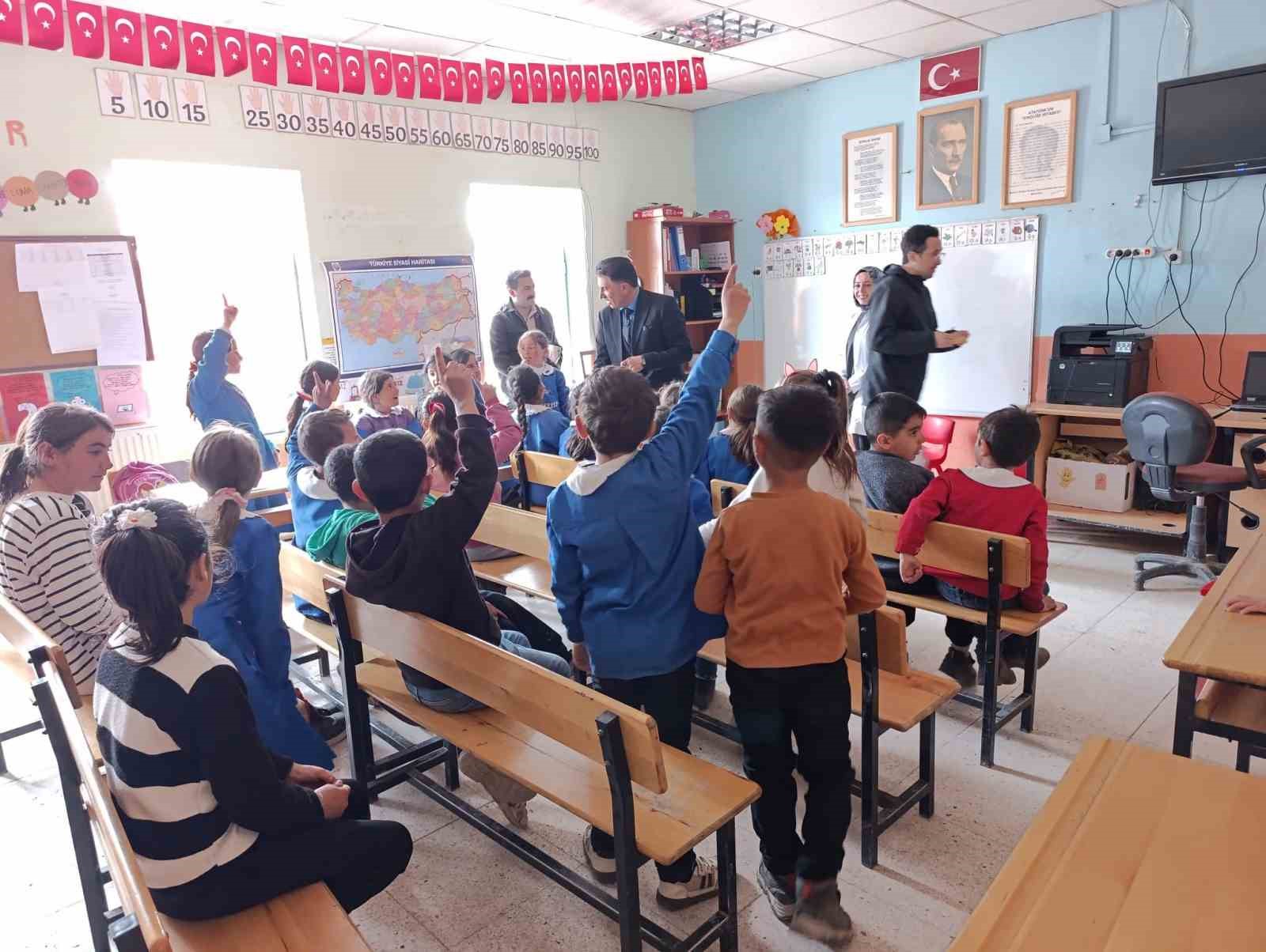 Diyadin&rsquo;de &ouml;ğretmene g&uuml;l mesajı
