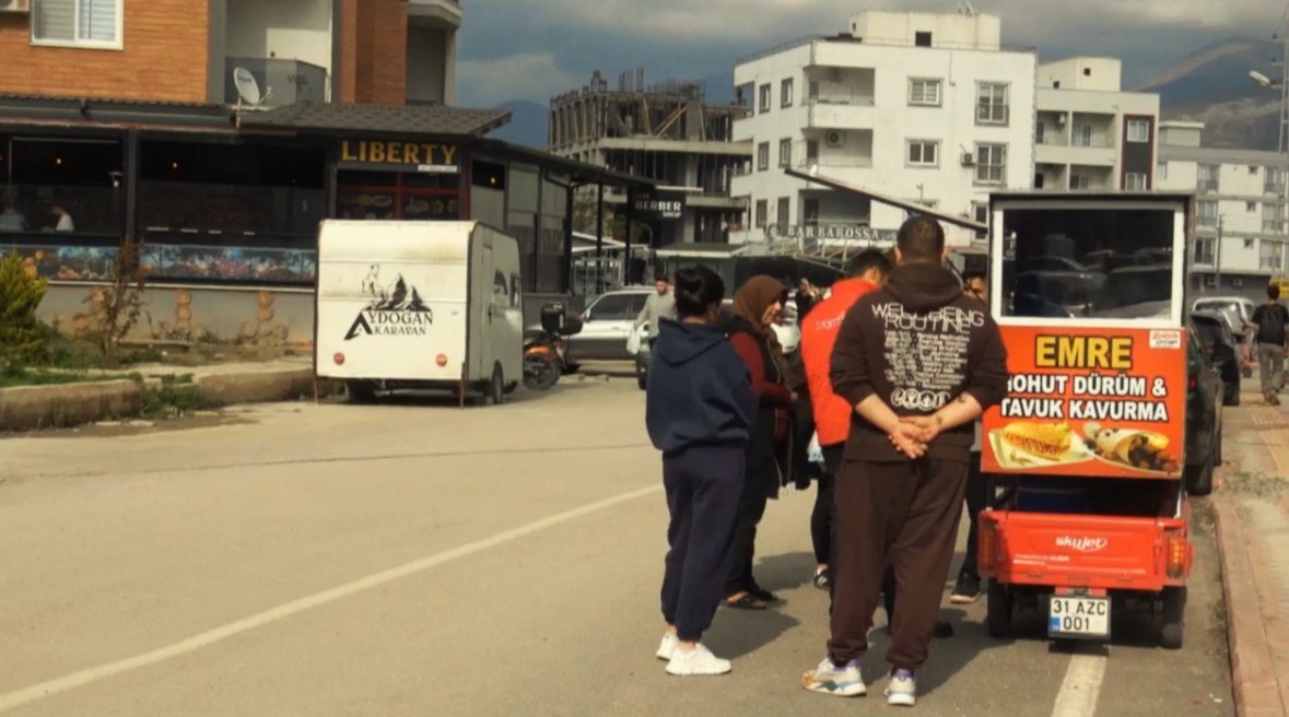 1 metrekarelik ekmek teknesiyle nohut d&uuml;r&uuml;m lezzetini vatandaşın ayağına g&ouml;t&uuml;r&uuml;yor
