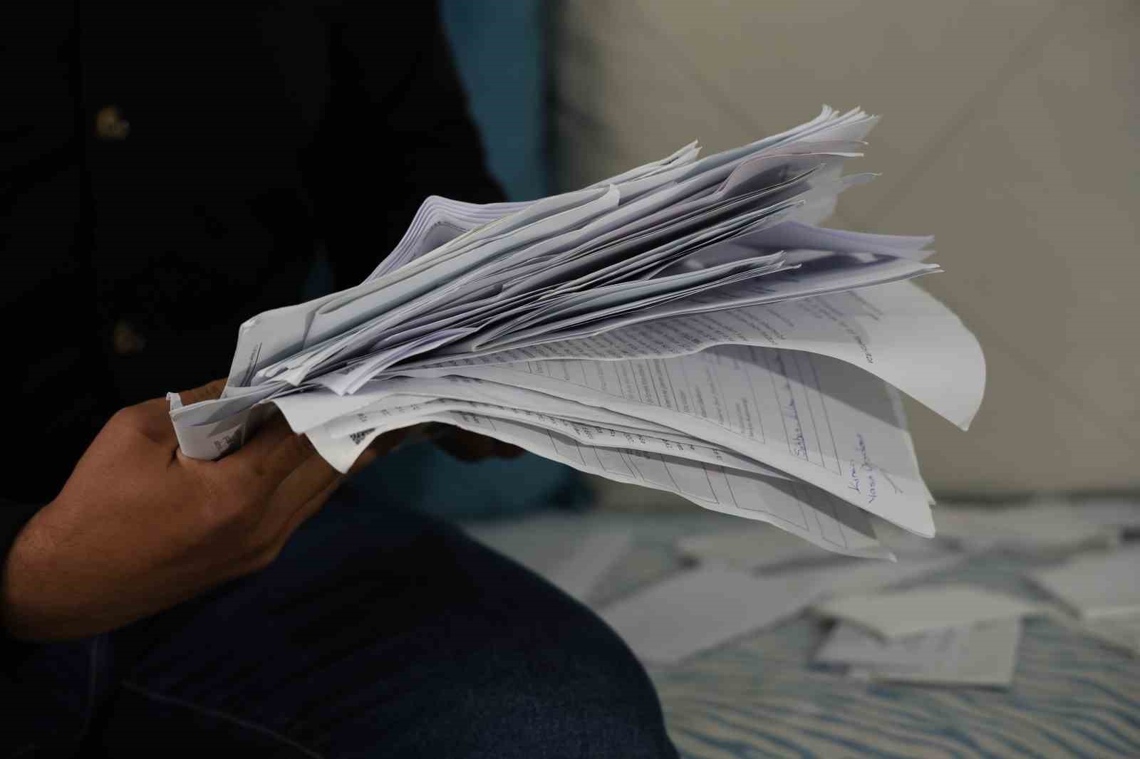 &Ccedil;ocukluk arkadaşına IBAN&rsquo;ını verdi, hakkında 70 dava a&ccedil;ıldı
