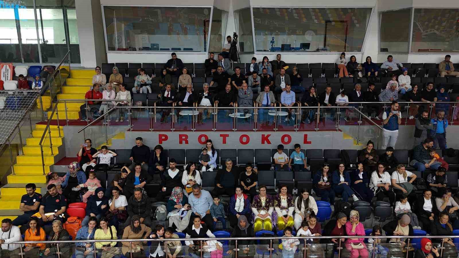 Kul&uuml;pler arası halk oyunları b&ouml;lge yarışması Adıyaman&rsquo;da coşkuyla tamamlandı
