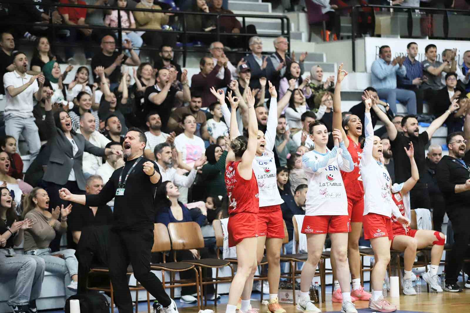 Turgutlu&rsquo;nun perilerinden Play-Off&rsquo;a muhteşem başlangı&ccedil;
